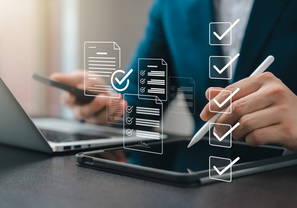 Business,Performance,Monitoring,Concept,,Businessman,Using,Tablet,And,Laptop,Online