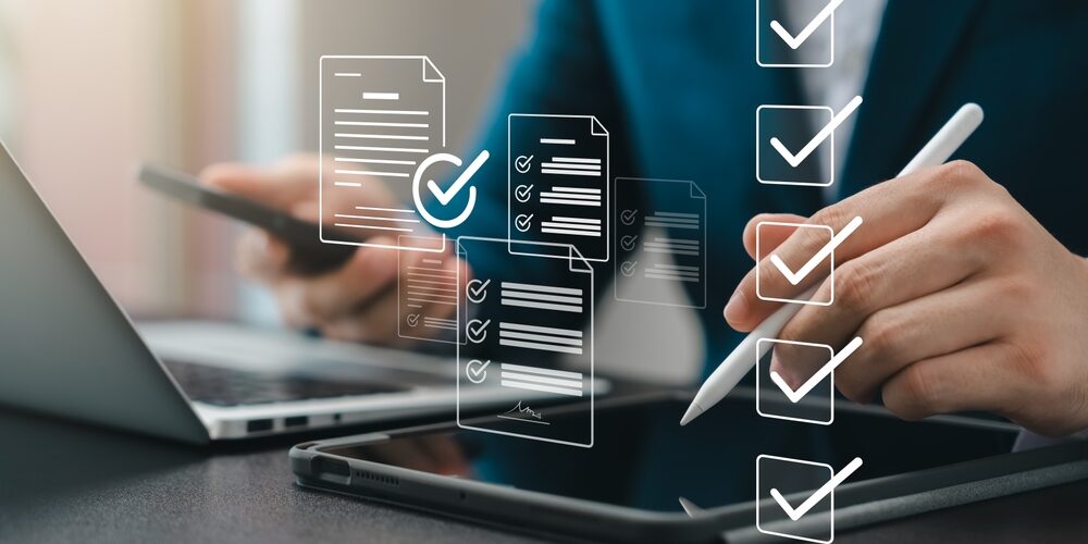 Business,Performance,Monitoring,Concept,,Businessman,Using,Tablet,And,Laptop,Online